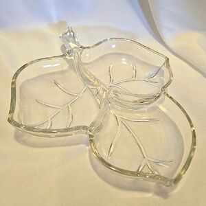 Vintage Clear HAZEL ATLAS Leaf d Relish / Candy / Nut Dish w. Raised Veining